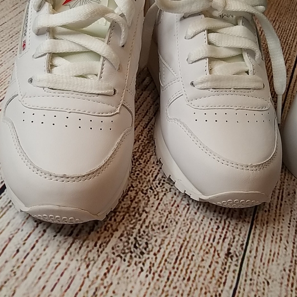 *DONATED* NIB REEBOK CLASSIC WHITE TENNIS SHOES - Picture 5 of 8
